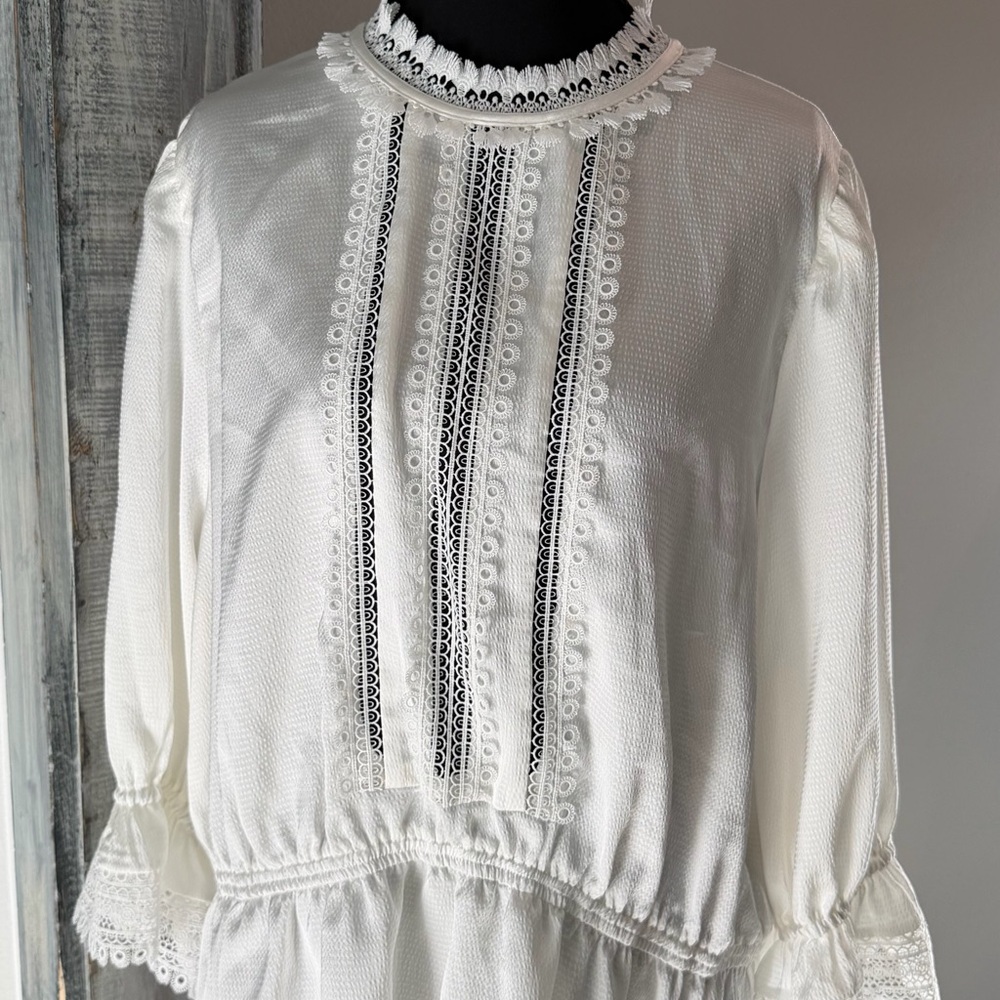 Chic White Lace Detail Blouse